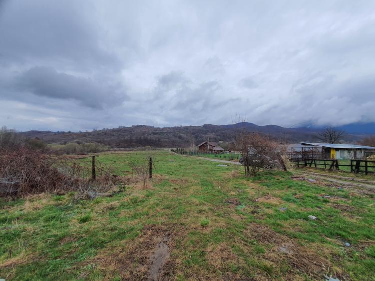 Teren agricol extravilan de 6300 mp, în Cheile Râșnoavei