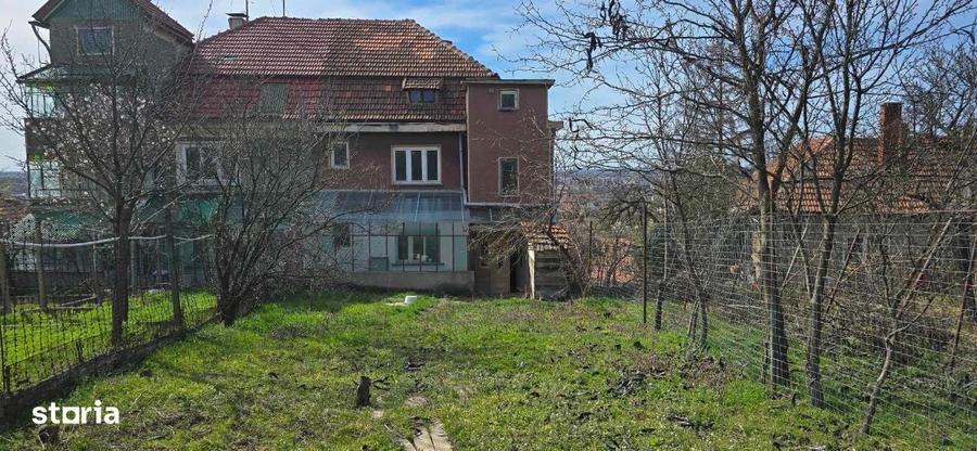 Casă cu 4 camere cu Teren 330 Mp în Central