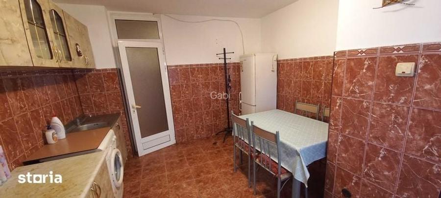 Proprietar vand ap 2 cam dec. 52mp parter tractorul