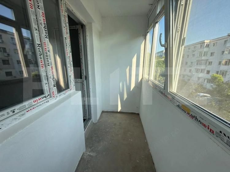 Apartament cu 4 camere semidecomandat în Sud