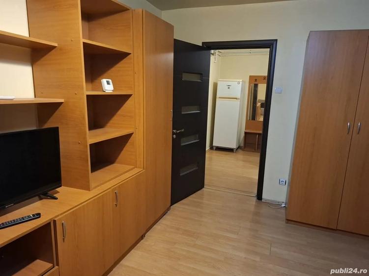 Garsonieră decomandată în Craiovița Nouă