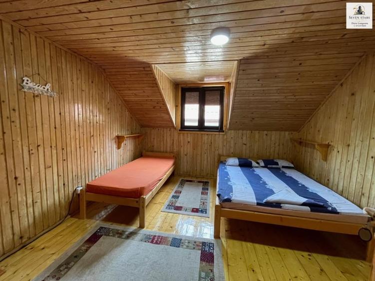 Casă individuală cu 9 camere cu Canalizare în Central