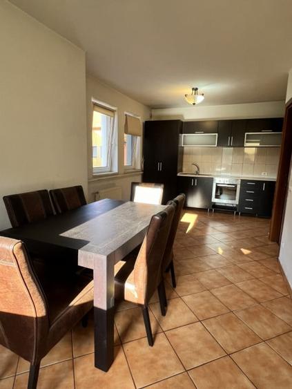 Apartament cu 4 camere decomandat, mobilat în Dumbrăvița