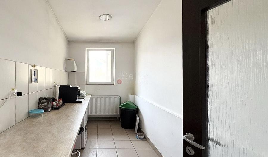 Casă individuală cu 9 camere cu Canalizare în Bartolomeu