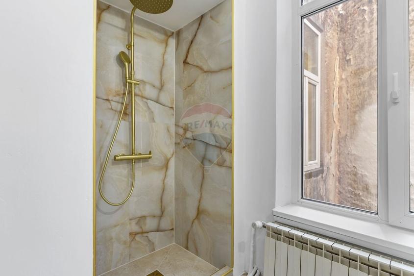 Apartament cu 3 camere semidecomandat în Central