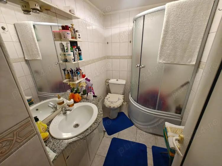 Casă cu 3 camere decomandat în Micro 14