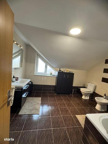 Casă cu 4 camere cu Teren 710 Mp în Central