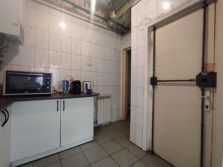 Apartament cu 4 camere decomandat în Calea Călărașilor