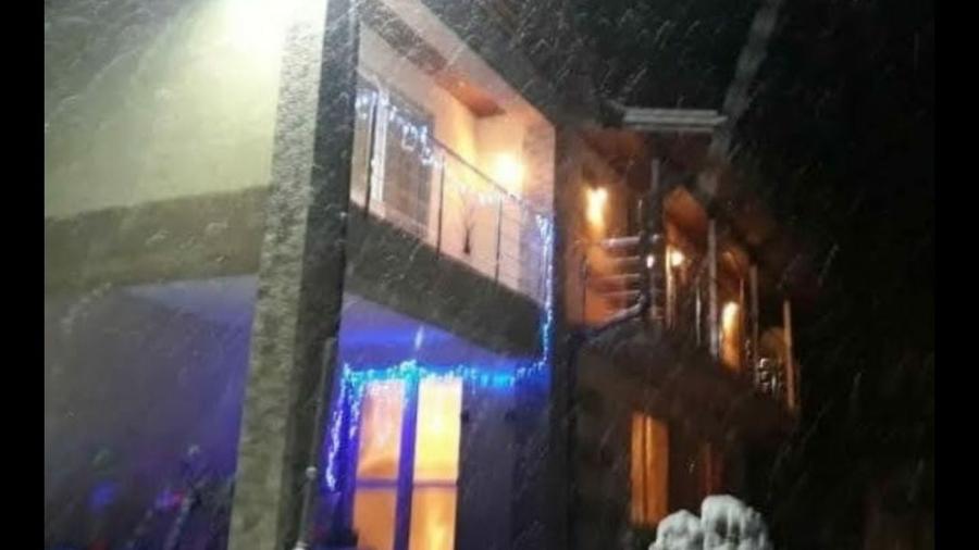 Casă cu 2 camere cu Teren 2000 Mp în Dincani