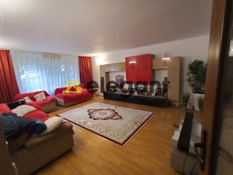 Casă individuală cu 7 camere cu Canalizare în Bordei