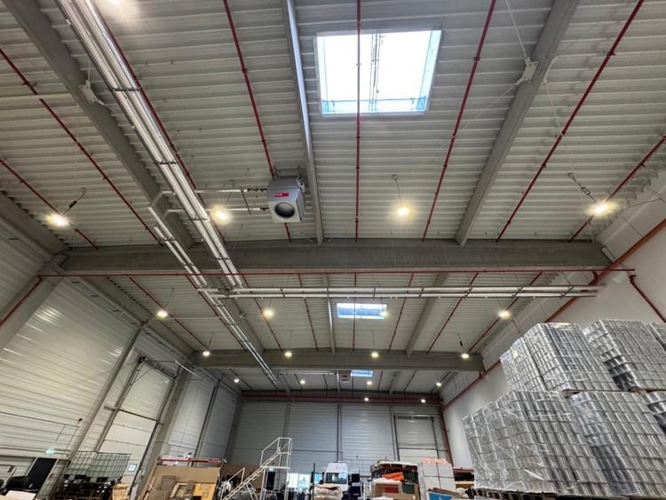 Spațiu industrial, de 1,000 mp, în Tractorul