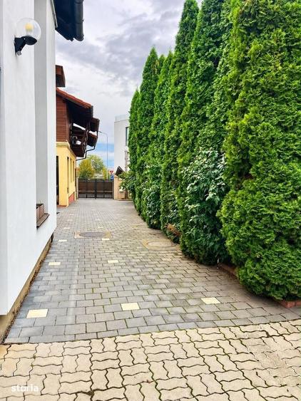 Casă cu 4 camere cu Teren 2000 Mp în Central
