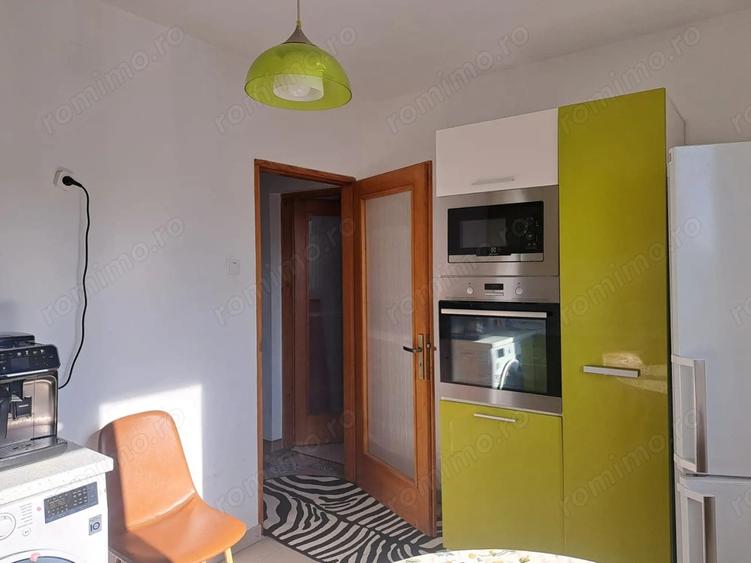 Apartament cu 3 camere decomandat în Dâmbu Pietros
