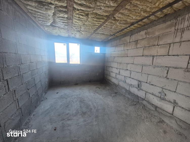 Casă cu 8 camere cu Teren 800 Mp în Central