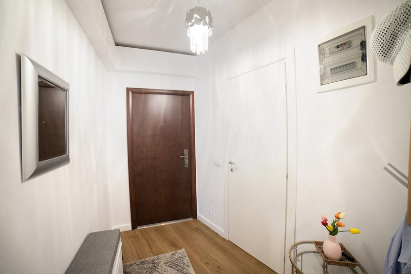 Apartament cu 2 camere semidecomandat, mobilat în Pipera