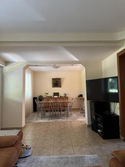 Casă cu 5 camere cu Teren 2100 Mp în Prelungirea Ghencea