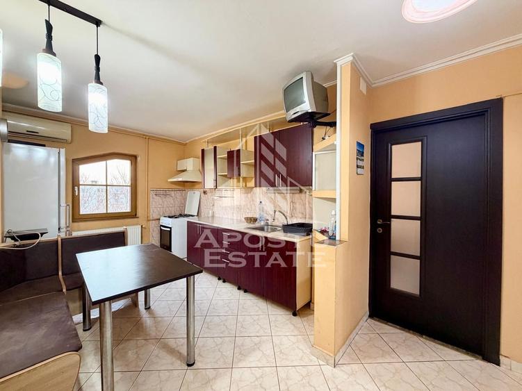 Apartament cu 3 camere decomandat, mobilat în Girocului