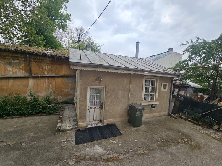 Casă cu 3 camere în Nicolae Bălcescu