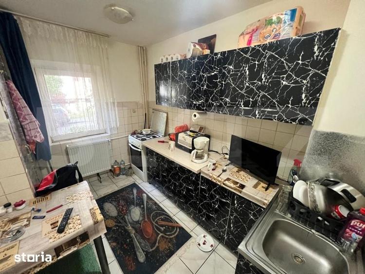 Apartament cu 2 camere semidecomandat în Craiovița Nouă