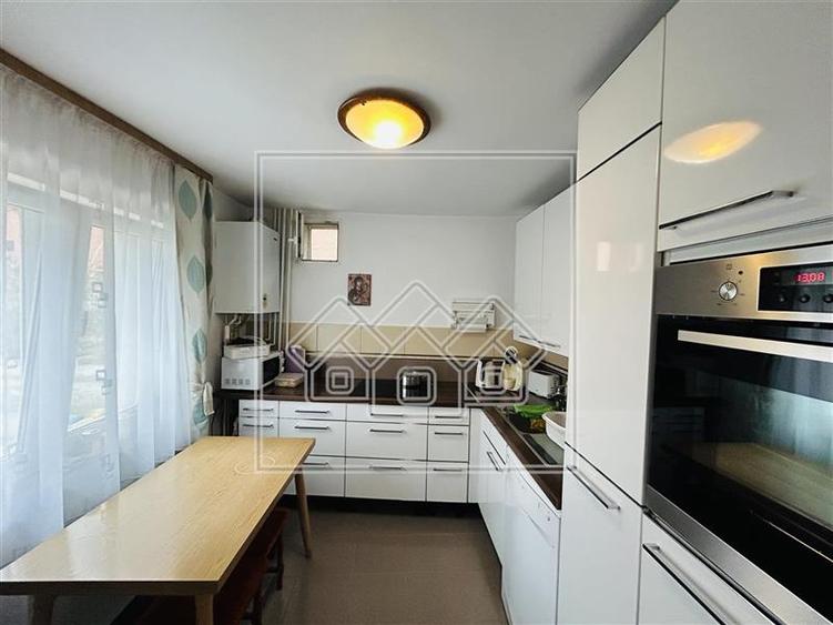 Duplex cu 7 camere cu Canalizare în Terezian