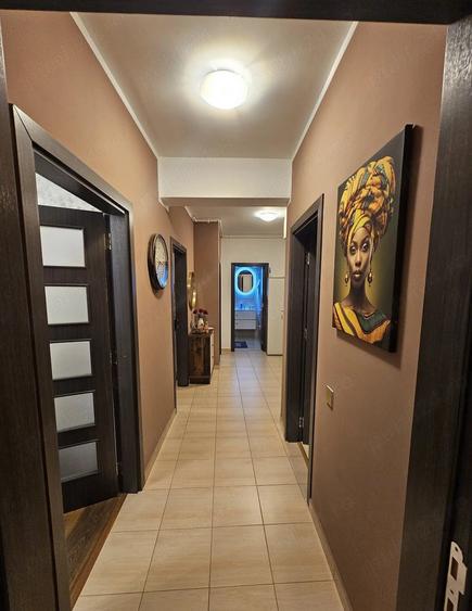 Apartament cu 3 camere decomandat în Roșu