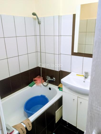 CI685 Piata Traian,casa 2 camere,Renovata