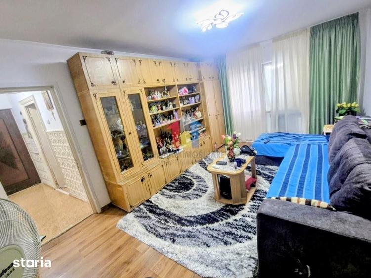 Apartament cu 3 camere decomandat în Calarași 4