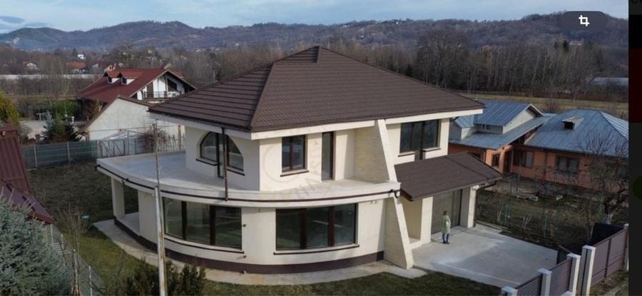 Casă cu 4 camere în Cornu