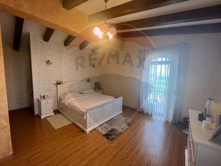 Casă cu 4 camere cu Teren 328 Mp în Golești