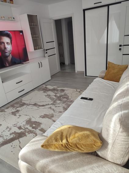 Apartament cu 2 camere circular, mobilat în Noua