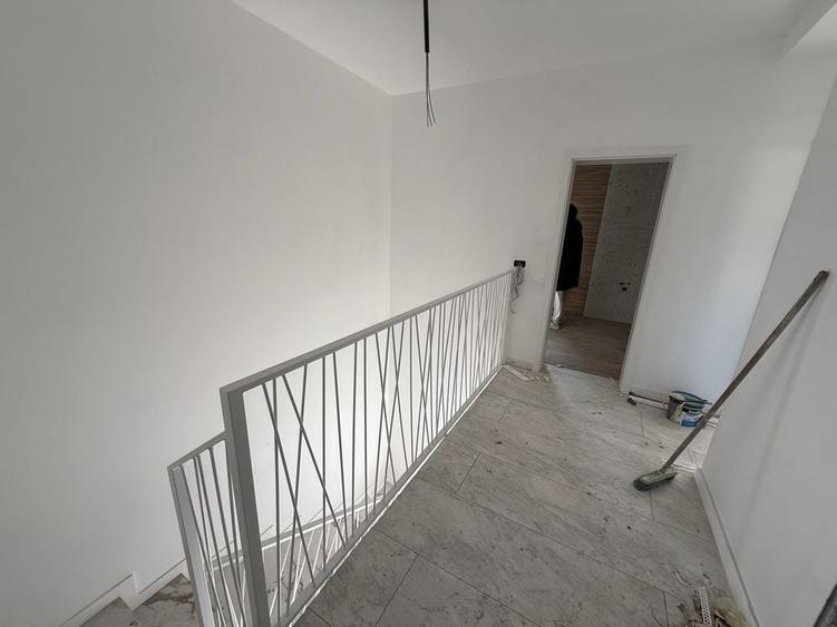 Casă cu 4 camere în Exterior Vest