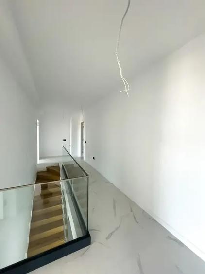 Apartament cu 4 camere semidecomandat în Titan