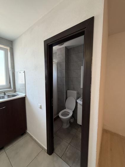 Garsonieră decomandată în Titan