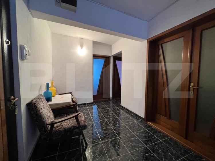 Apartament cu 3 camere semidecomandat, mobilat în Ștefan cel Mare