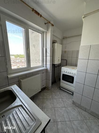 Apartament cu 3 camere decomandat în Viziru 3
