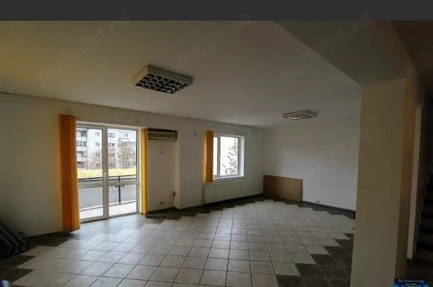 Casă individuală cu 6 camere cu Canalizare în Vitan