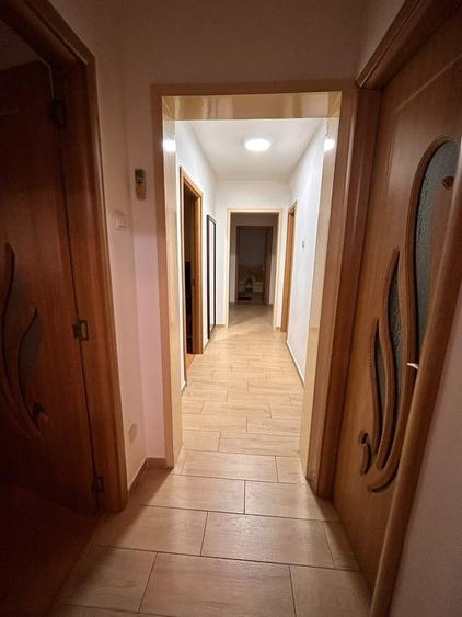 Apartament cu 3 camere decomandat în Baba Novac