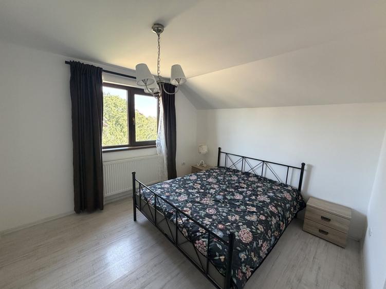 Casă individuală cu 5 camere cu Canalizare în Giroc