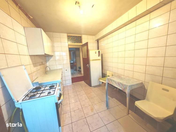 Apartament cu 4 camere decomandat în Rahova