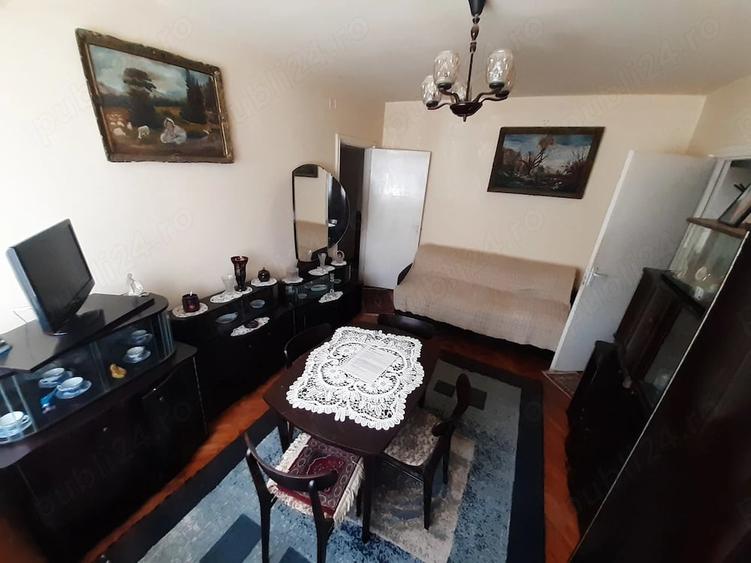 Apartament cu 3 camere semidecomandat în Cetate