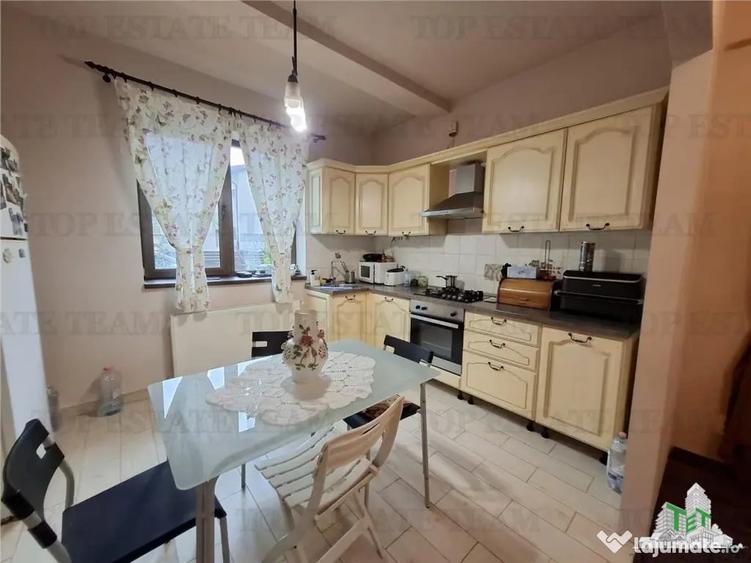 Casă cu 5 camere cu Teren 550 Mp în Corbeanca