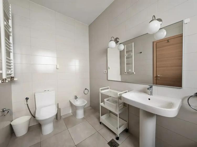 Apartament cu 3 camere decomandat, mobilat în Barbu Văcărescu