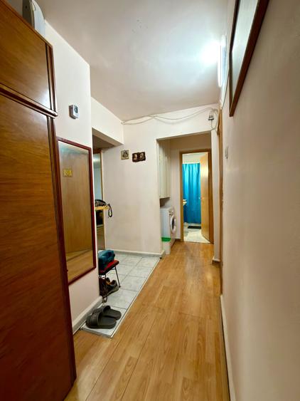 Apartament cu 4 camere semidecomandat în Lipovei