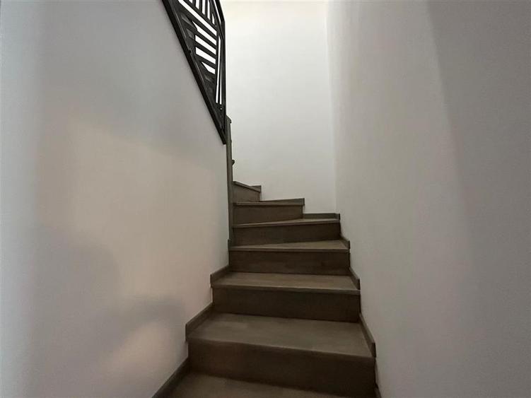 Duplex cu 4 camere cu Canalizare în Bucium