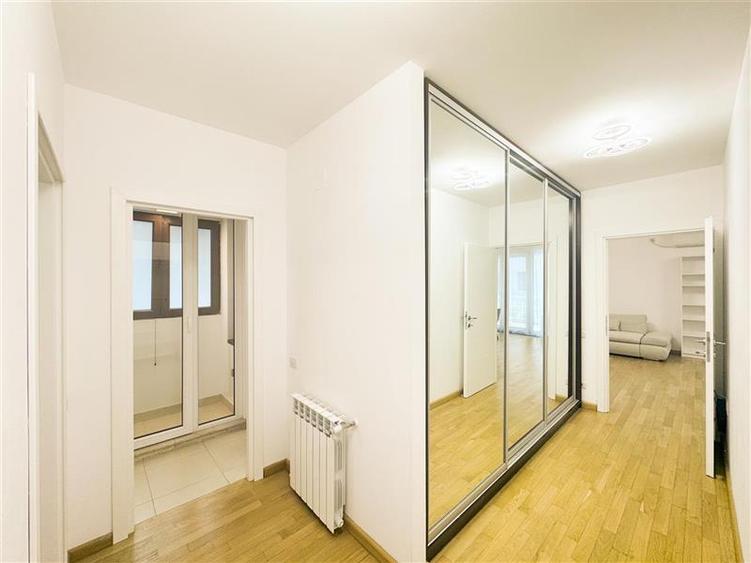 Apartament cu 3 camere semidecomandat, mobilat în Herăstrău