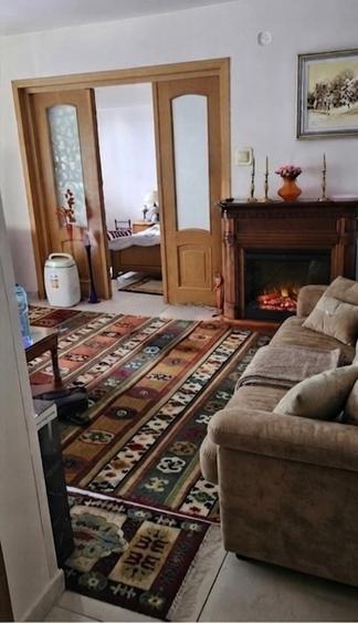 Apartament cu 3 camere semidecomandat în Calea Moroieni