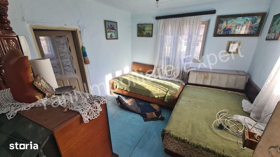 Casă cu 2 camere cu Teren 3500 Mp în Merișani