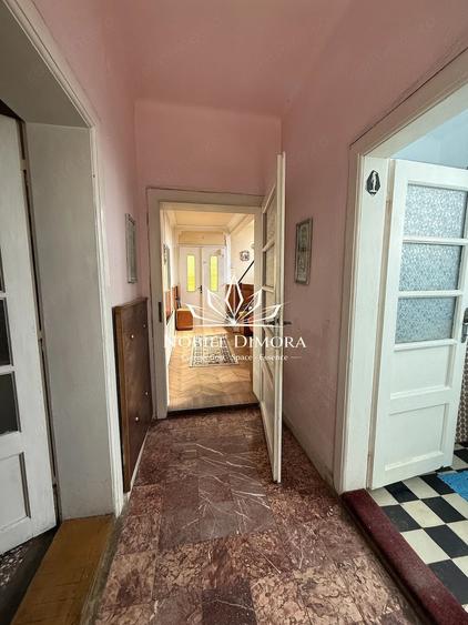 Casă cu 4 camere cu Teren 398 Mp în Central
