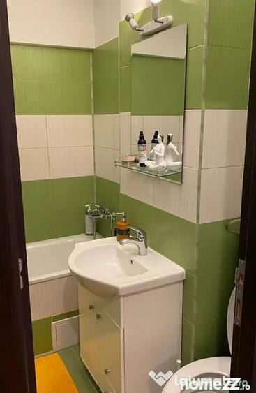 Apartament cu 3 camere semidecomandat în Calea Victoriei
