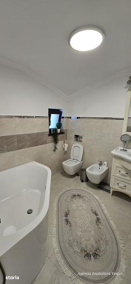 Casă cu 4 camere cu Teren 500 Mp în Central